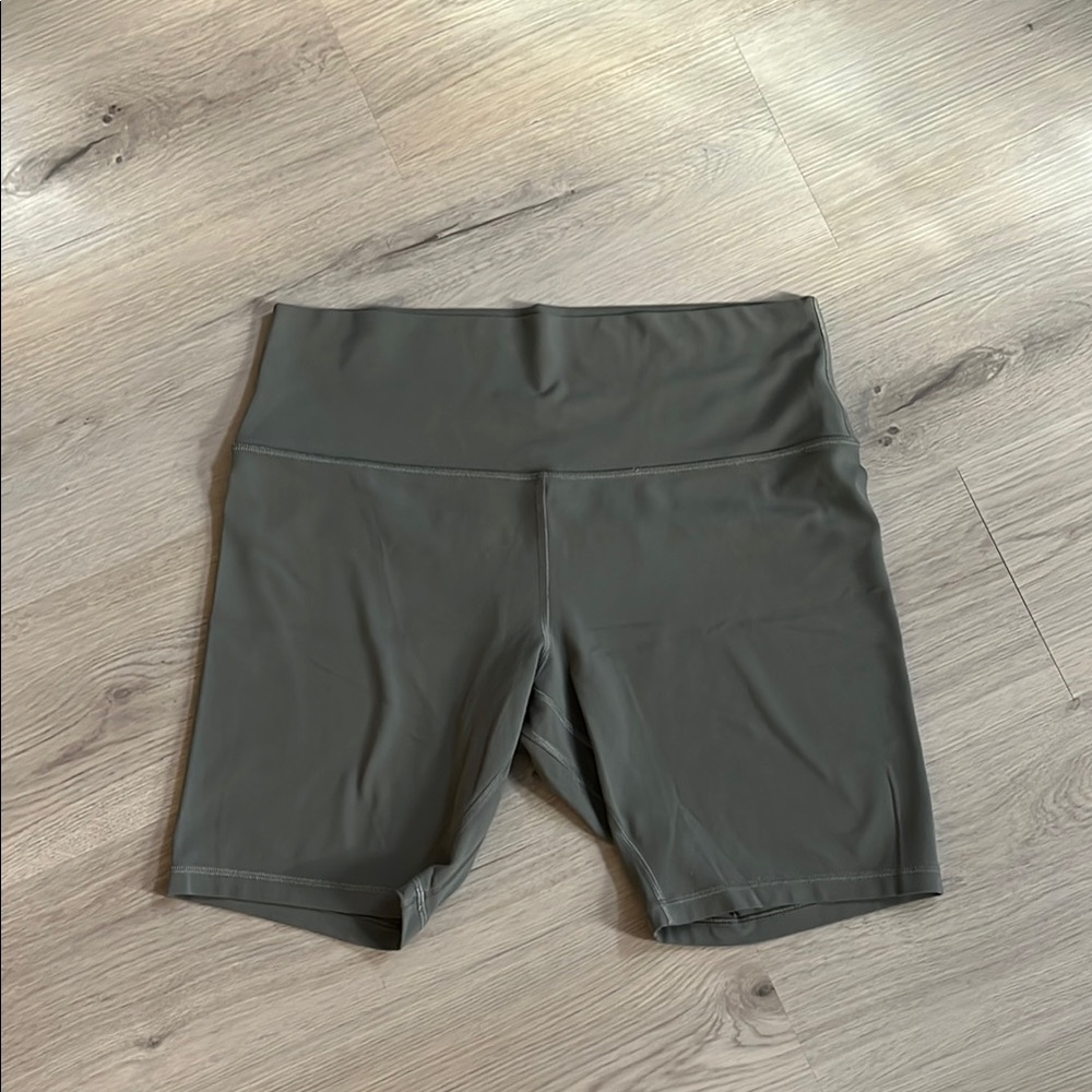 Lululemon Align 6” Short in Grey Eucalyptus Size 14
